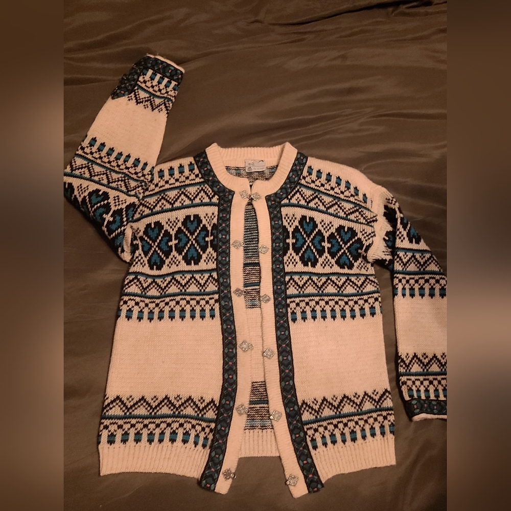 Vintage Cream and Blue Patterned Cardigan